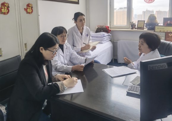 统战部组织民主党派代表人士和无党派代